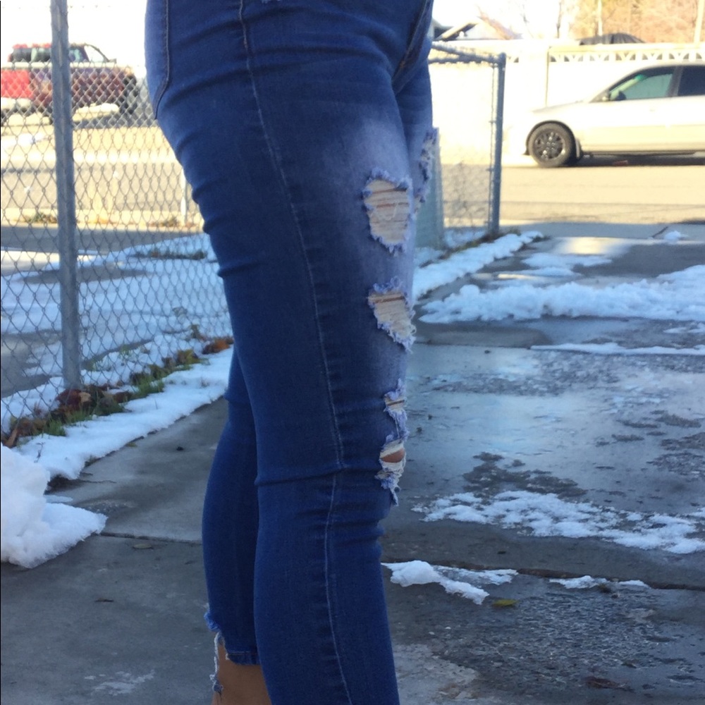 Distressed jeans - Picture 2 of 3
